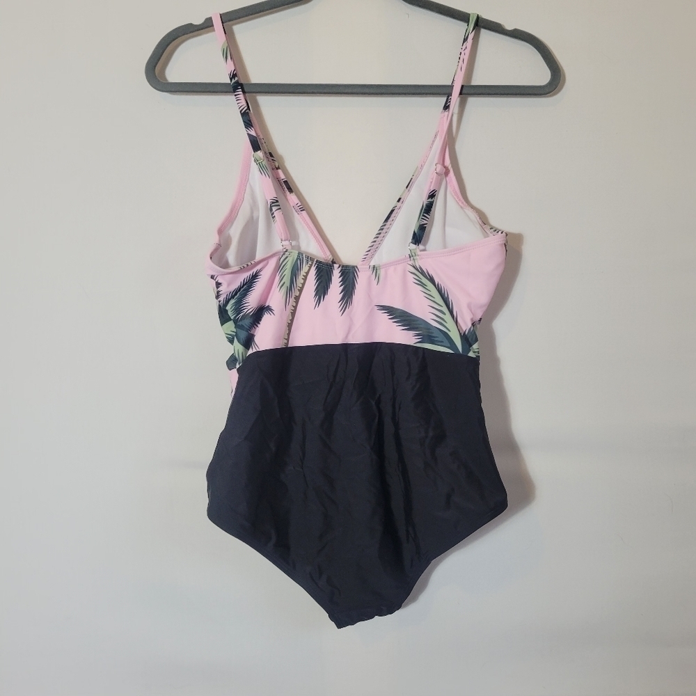 NWT medium women's swimsuit - Picture 2 of 6